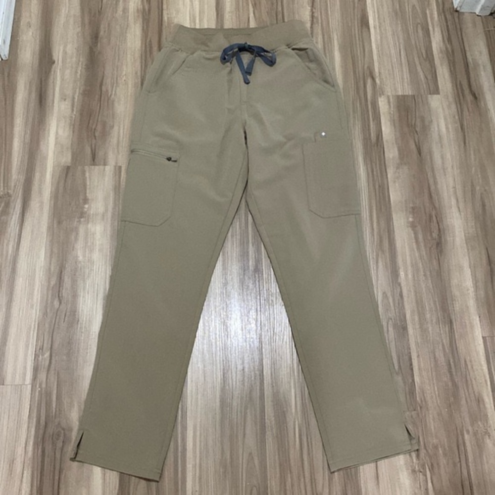 ‼️LAST CHANCE‼️FIGS Small Yola Latte color Scrub Pants, EUC